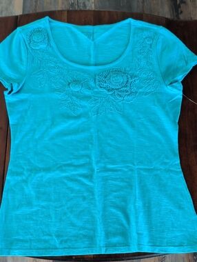 Coldwater Creek Turquoise Scoop Neck Tee with Floral Appliqué
